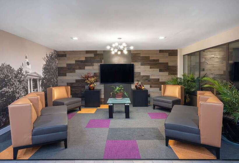 호텔 Baymont By Wyndham Murfreesboro