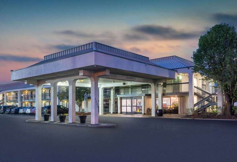 호텔 Baymont By Wyndham Murfreesboro