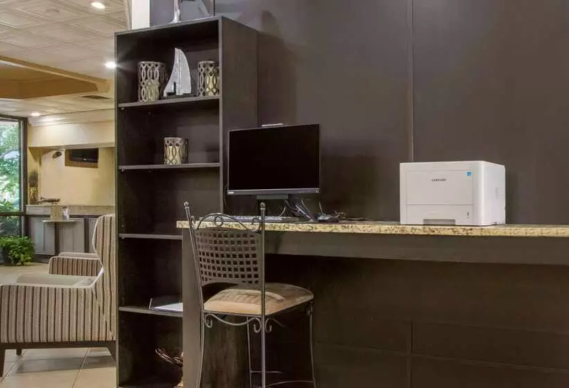 فندق Clarion Inn Asheville Airport