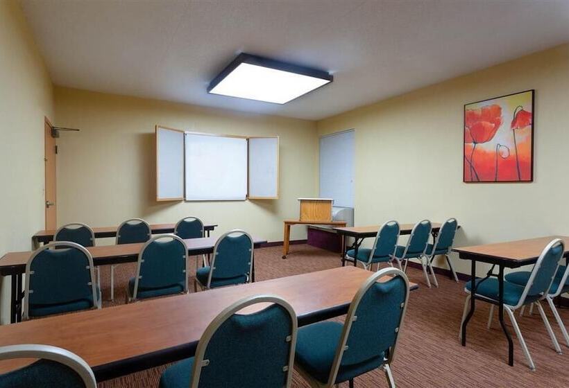 هتل Clt Airport Inn & Suites