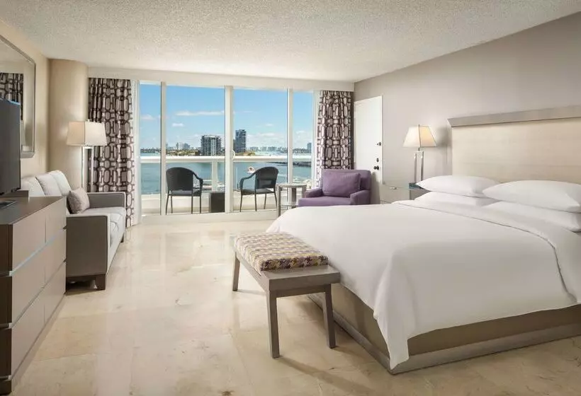Doubletree By Hilton Grand Hotel Biscayne Bay