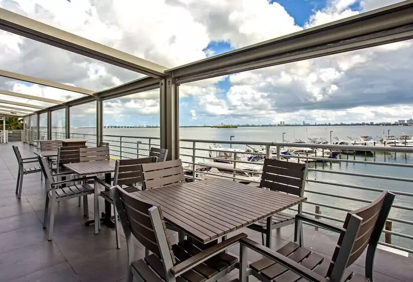 Doubletree By Hilton Grand Hotel Biscayne Bay