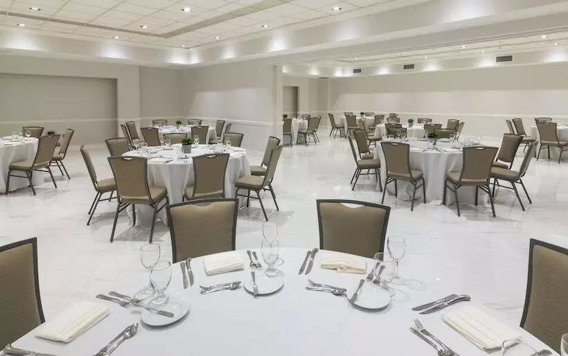 Doubletree By Hilton Grand Hotel Biscayne Bay