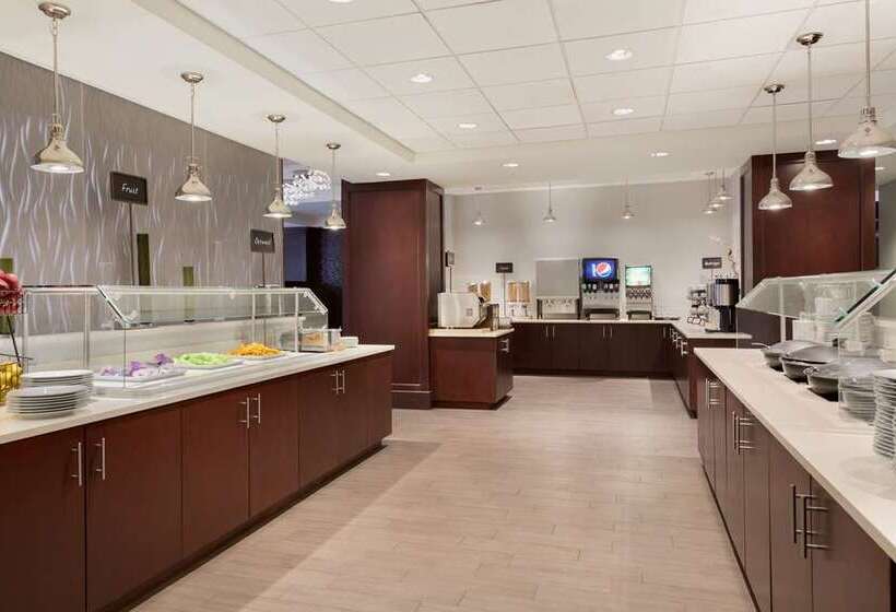 Отель Embassy Suites By Hilton Boston Waltham