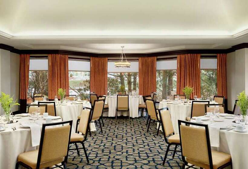 Отель Embassy Suites By Hilton Boston Waltham