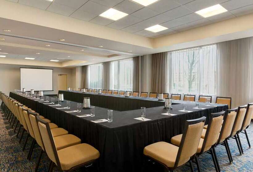 Отель Embassy Suites By Hilton Boston Waltham