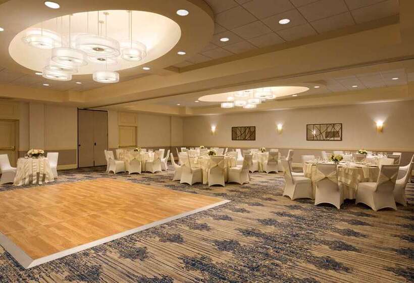 Отель Embassy Suites By Hilton Boston Waltham