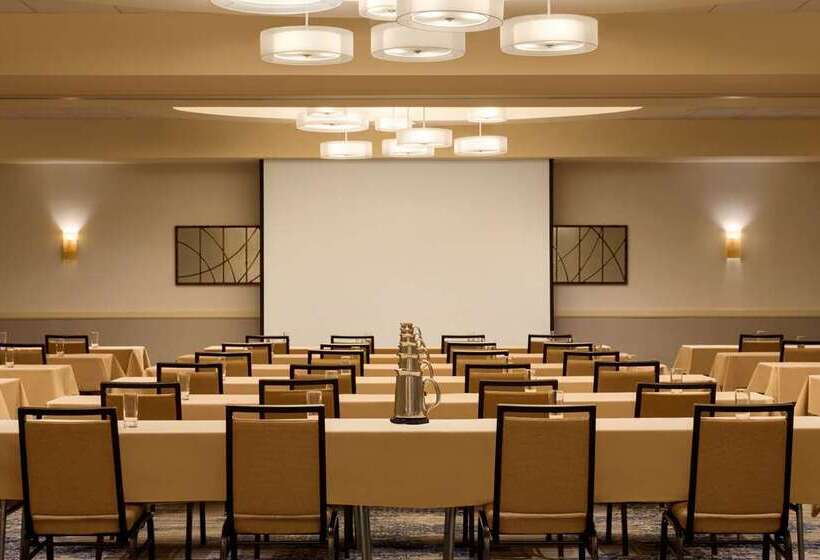 Отель Embassy Suites By Hilton Boston Waltham