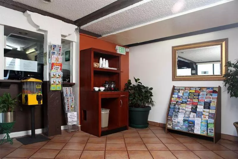 فندق Granada Inn