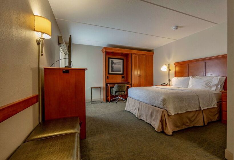 هتل Hampton Inn Wheeling