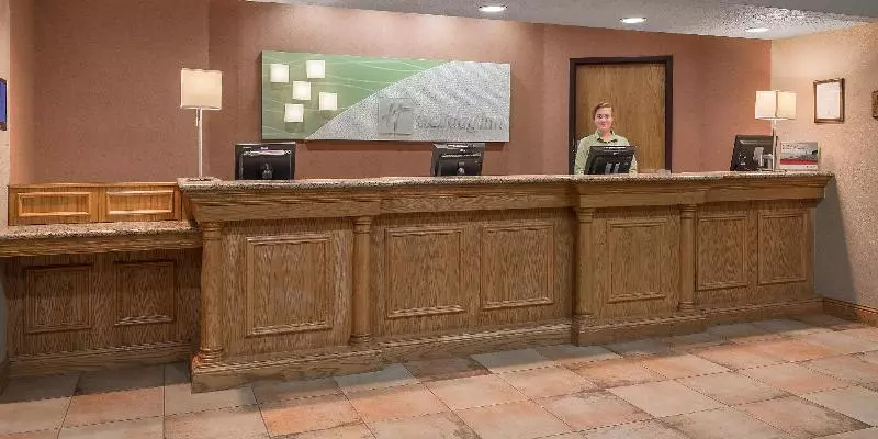 فندق Holiday Inn & Suites St. Cloud, An Ihg