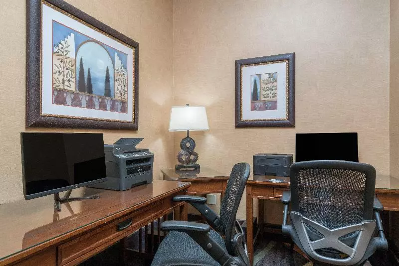 فندق Holiday Inn & Suites St. Cloud, An Ihg