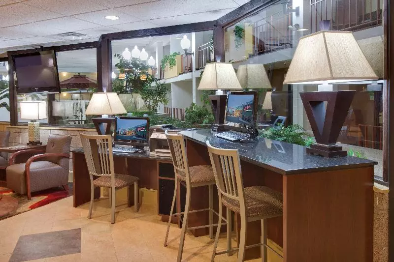 Otel Doubletree By Hilton Austin, Mn