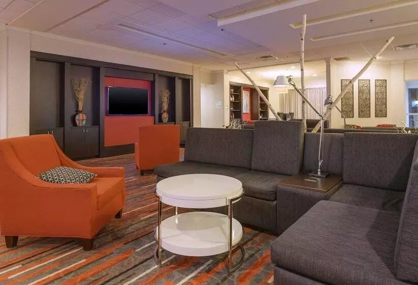 Отель Holiday Inn Harrisburg I 81 Hershey Area, An Ihg