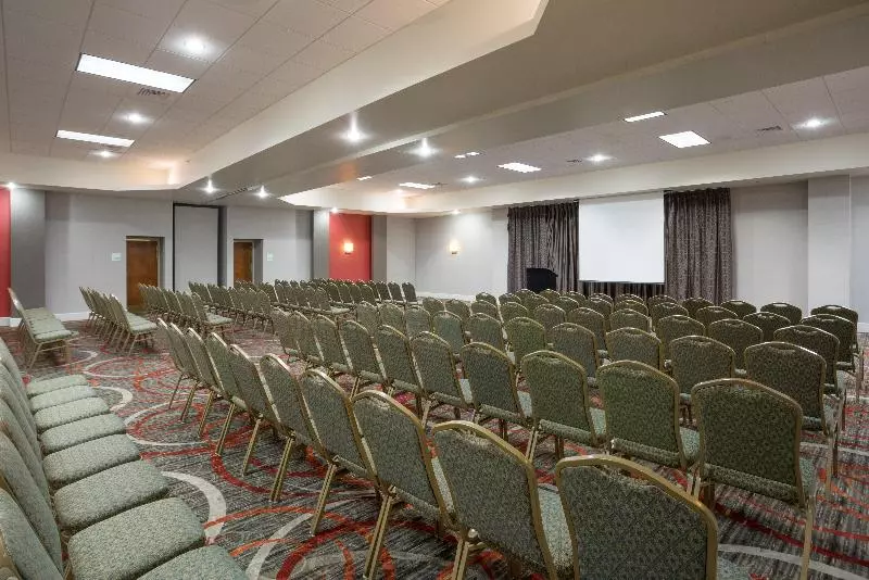 Отель Holiday Inn Harrisburg I 81 Hershey Area, An Ihg