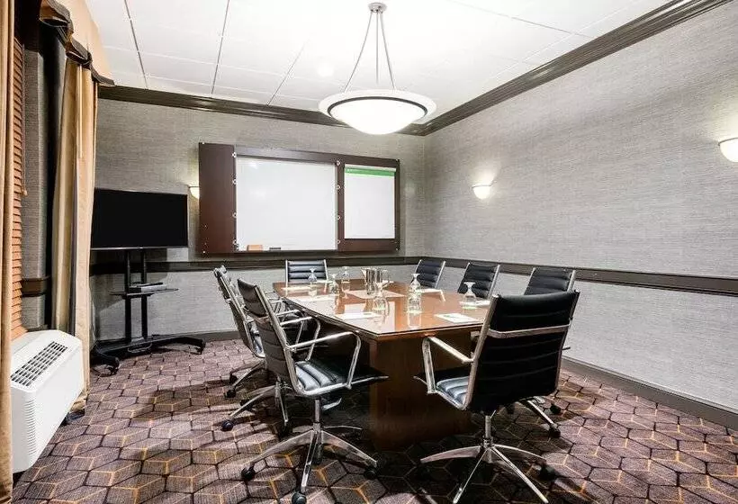 Отель Holiday Inn Johnstown Gloversville By Ihg