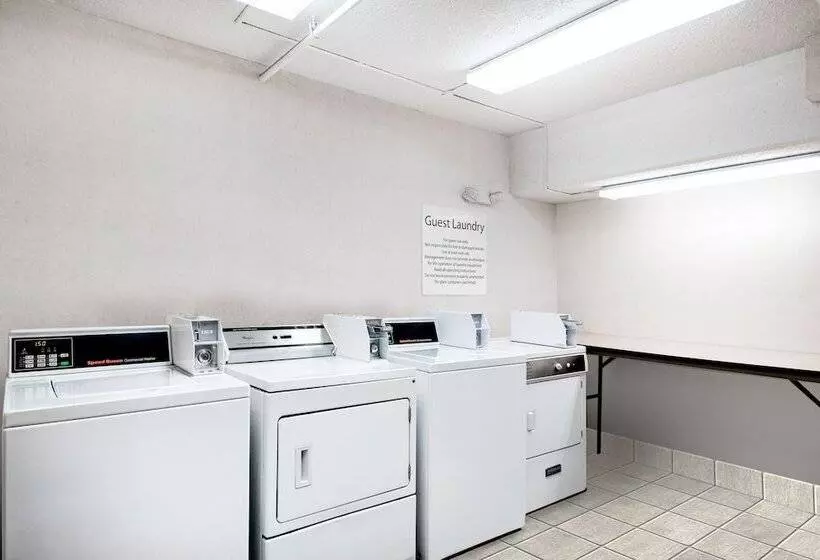 Отель Holiday Inn Johnstown Gloversville By Ihg