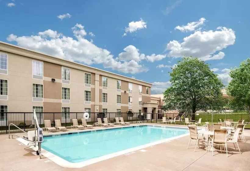 Отель Holiday Inn Johnstown Gloversville By Ihg