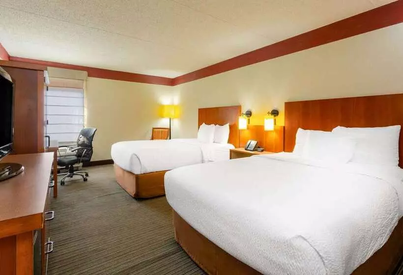 ホテル Clt Airport Inn & Suites