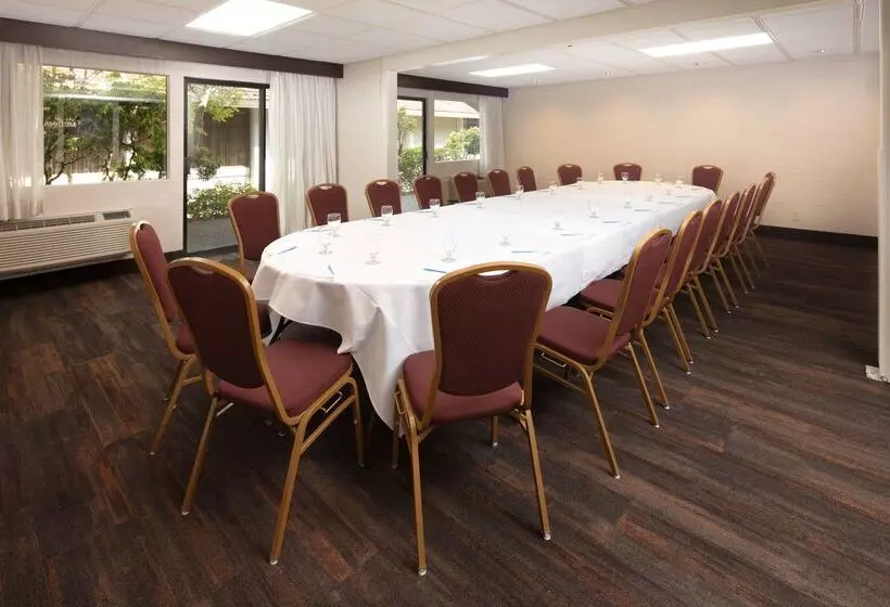 Red Lion Hotel Bellevue