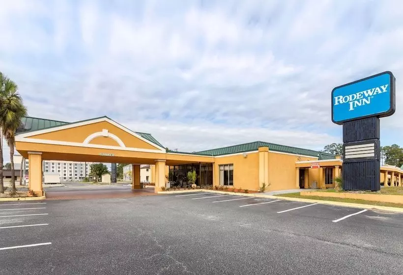 בית מלון כפרי Rodeway Inn