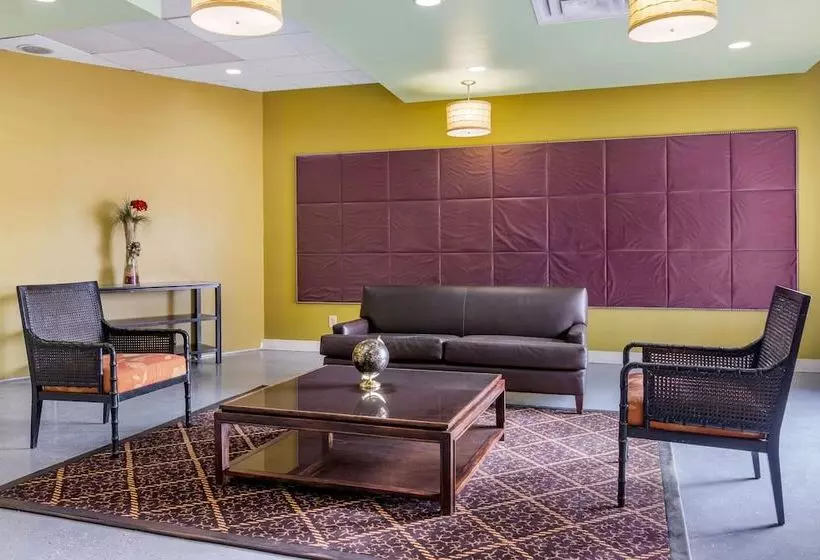 בית מלון כפרי Rodeway Inn