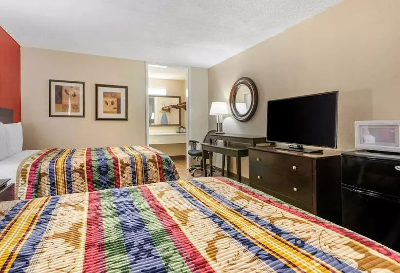 בית מלון כפרי Rodeway Inn