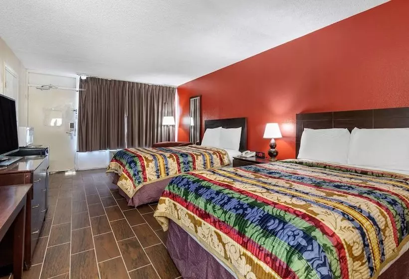 בית מלון כפרי Rodeway Inn