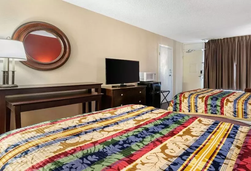 בית מלון כפרי Rodeway Inn