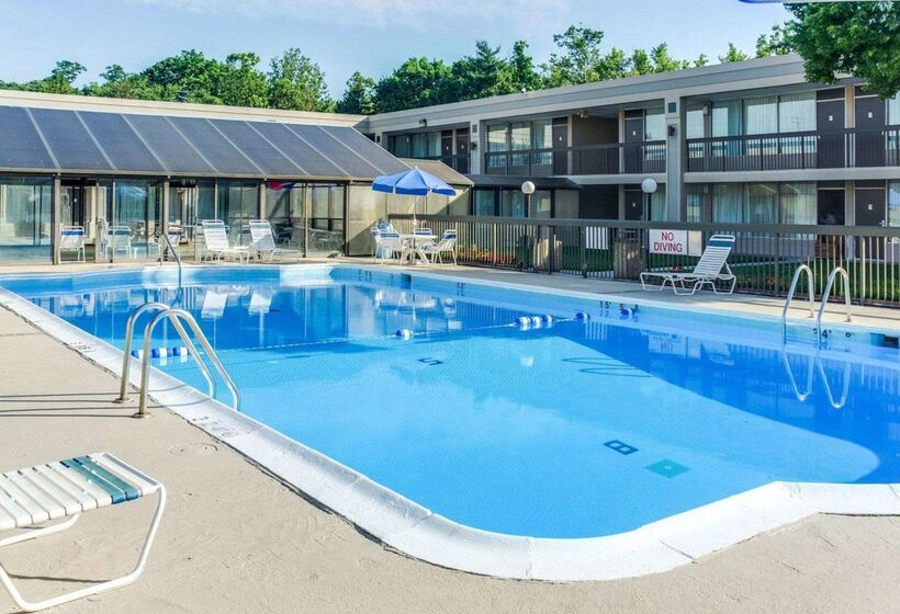 فندق Clarion Inn