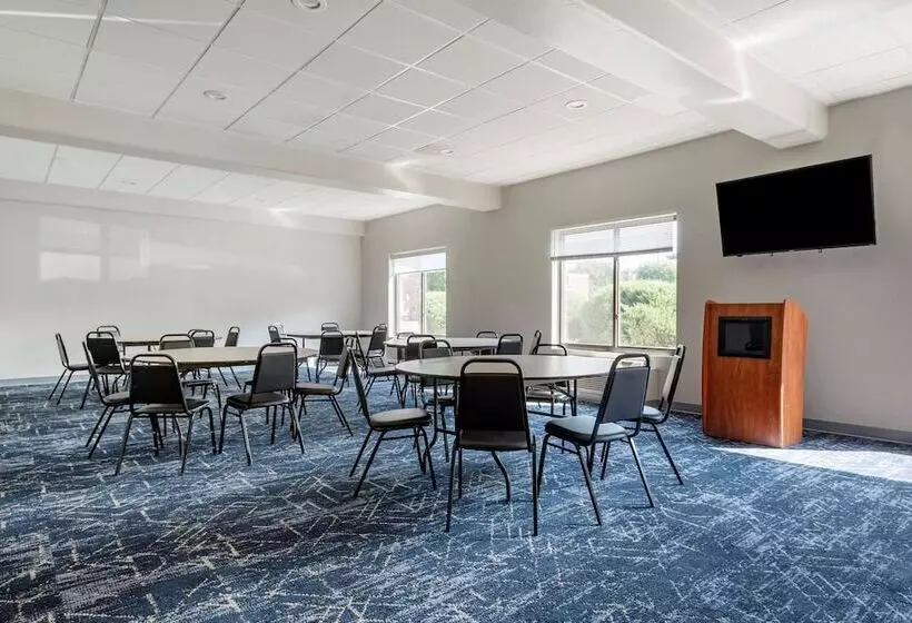 Отель Comfort Inn Philadelphia International Airport West