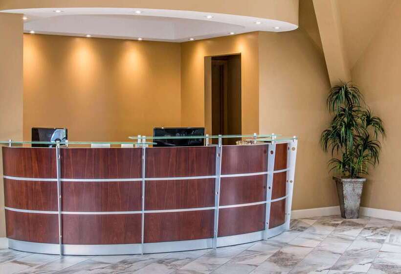 فندق Econo Lodge Inn And Suites