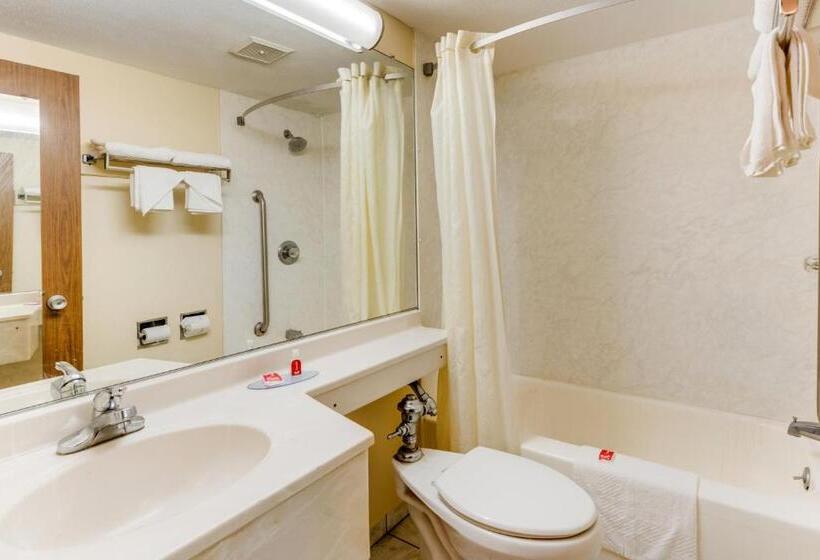 فندق Econo Lodge Inn And Suites