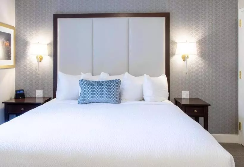 Independence Park Hotel, Premier Collection