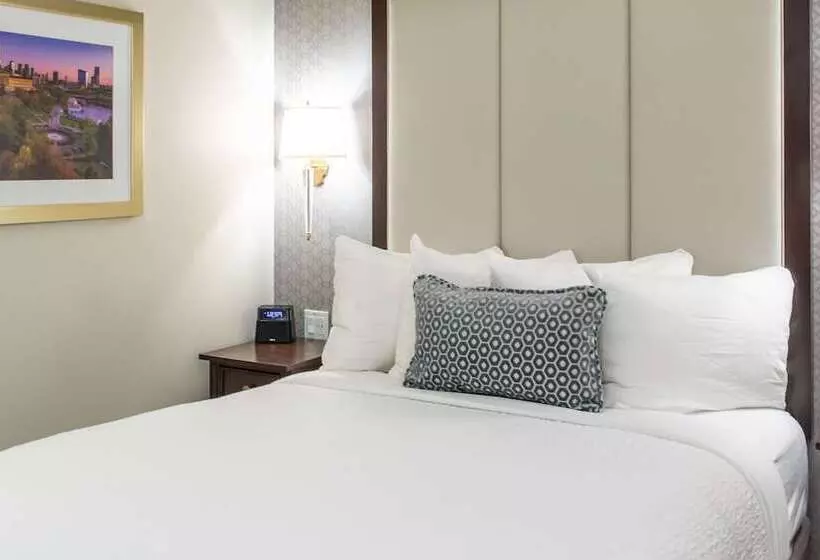 Independence Park Hotel, Premier Collection