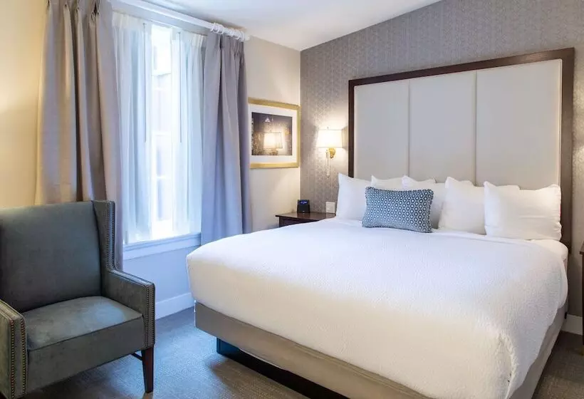 Independence Park Hotel, Premier Collection