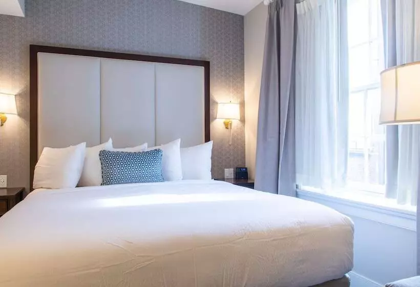 Independence Park Hotel, Premier Collection