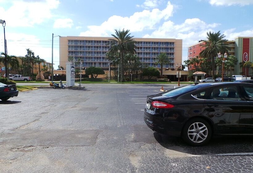 فندق Island House