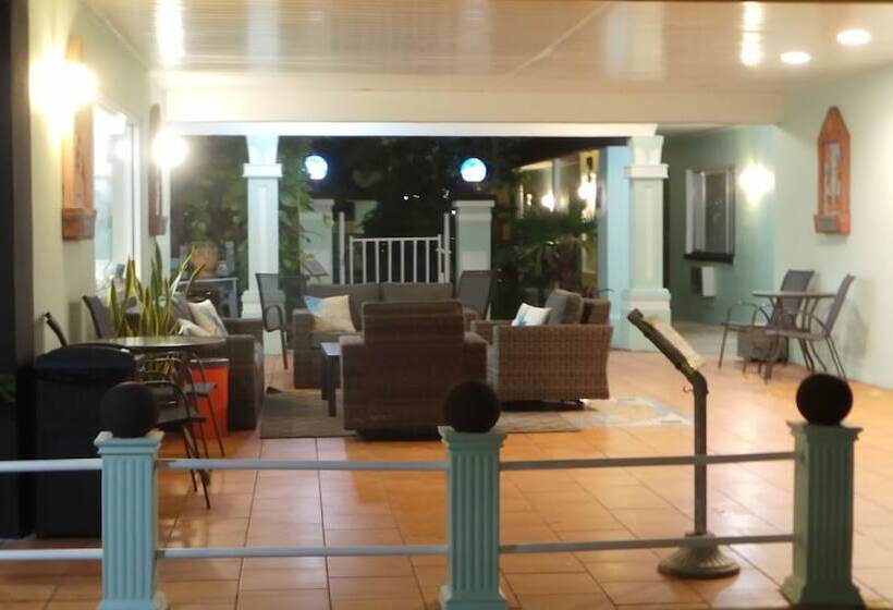 فندق Island House