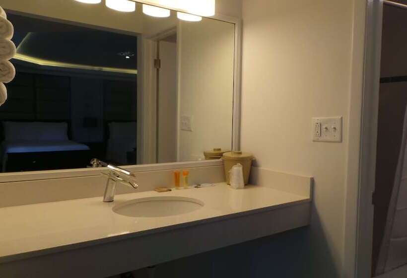 فندق Island House