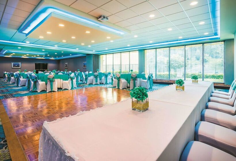 호텔 La Quinta Inn & Suites By Wyndham Baltimore S. Glen Burnie