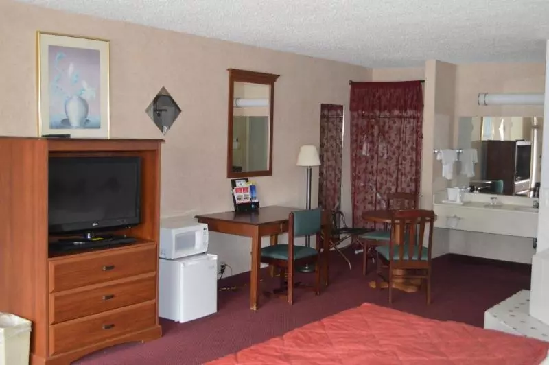 Otel Red Carpet Inn & Suites