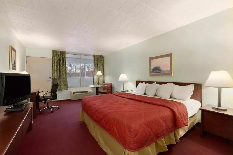 Otel Red Carpet Inn & Suites