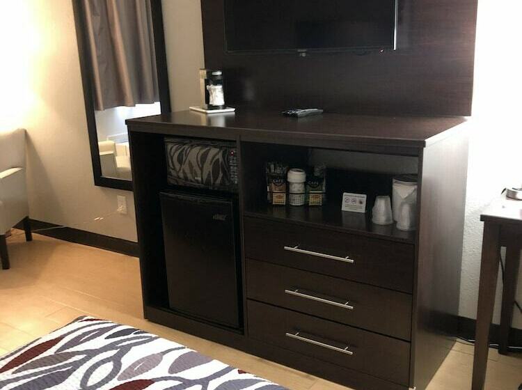 בית מלון כפרי Red Roof Inn Norwich