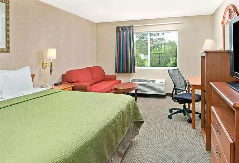 فندق Travelodge By Wyndham Lincoln