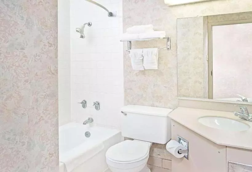 فندق Travelodge By Wyndham Lincoln