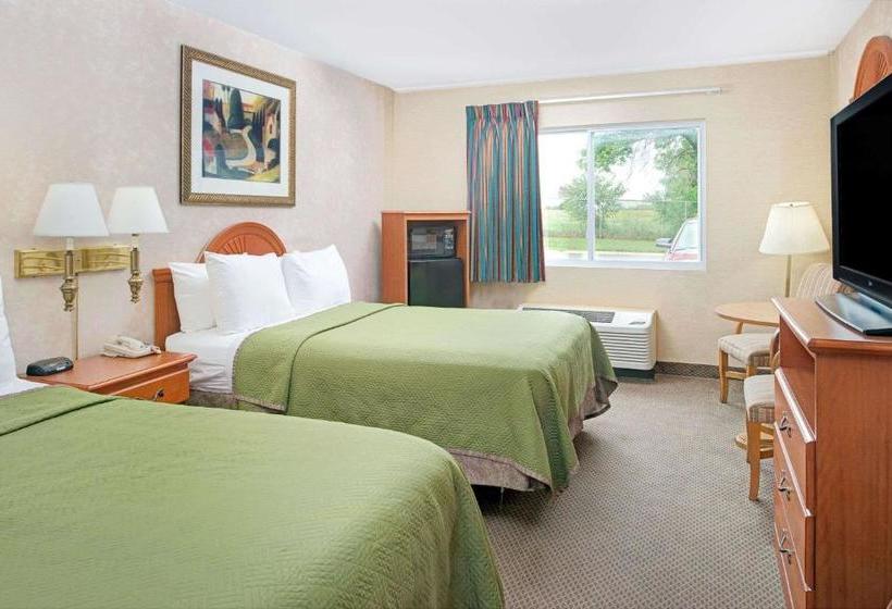 هتل Travelodge By Wyndham Lincoln