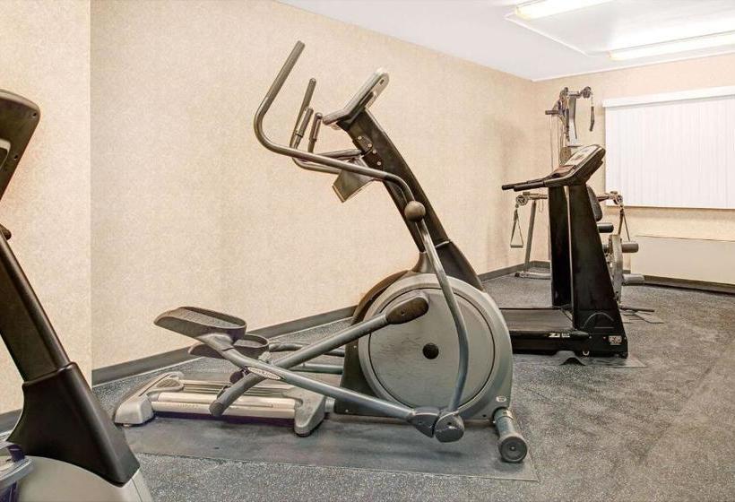 هتل Travelodge By Wyndham Lincoln