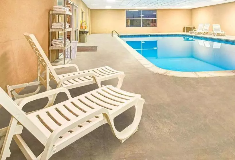 فندق Travelodge By Wyndham Lincoln