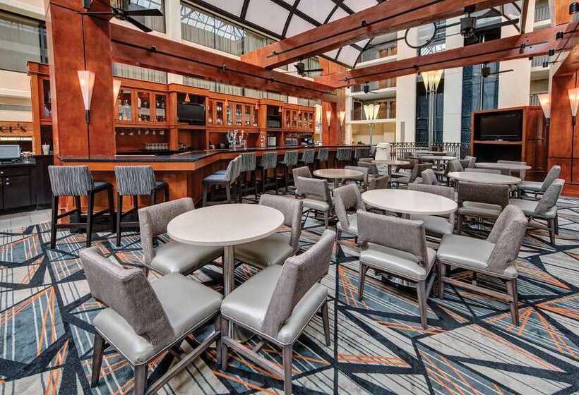 فندق Hilton Knoxville Airport